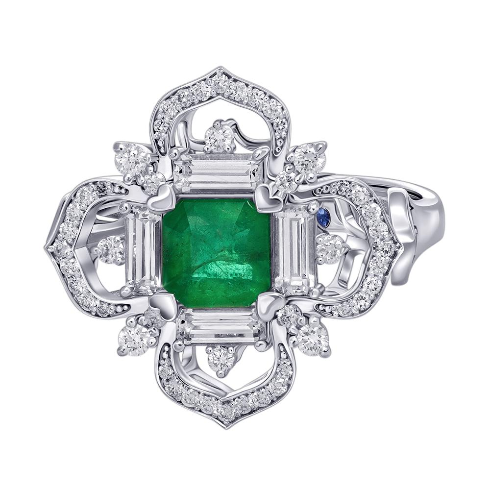 Кольцо из белого золота с бриллиантами изумрудом и сапфирами 9211065И