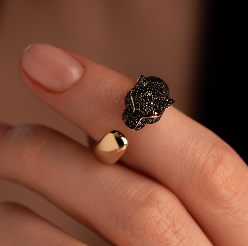 Кольцо из желтого золота с черными бриллиантами 931898ЧБ
