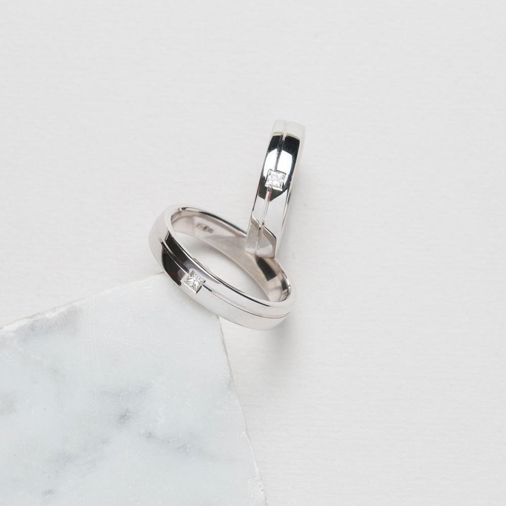 Кольцо из белого золота 585 пробы  с бриллиантом 212-010-473