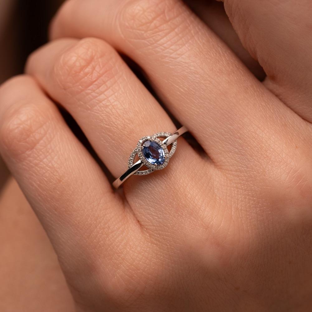 Кольцо из белого золота с бриллиантами 921807С