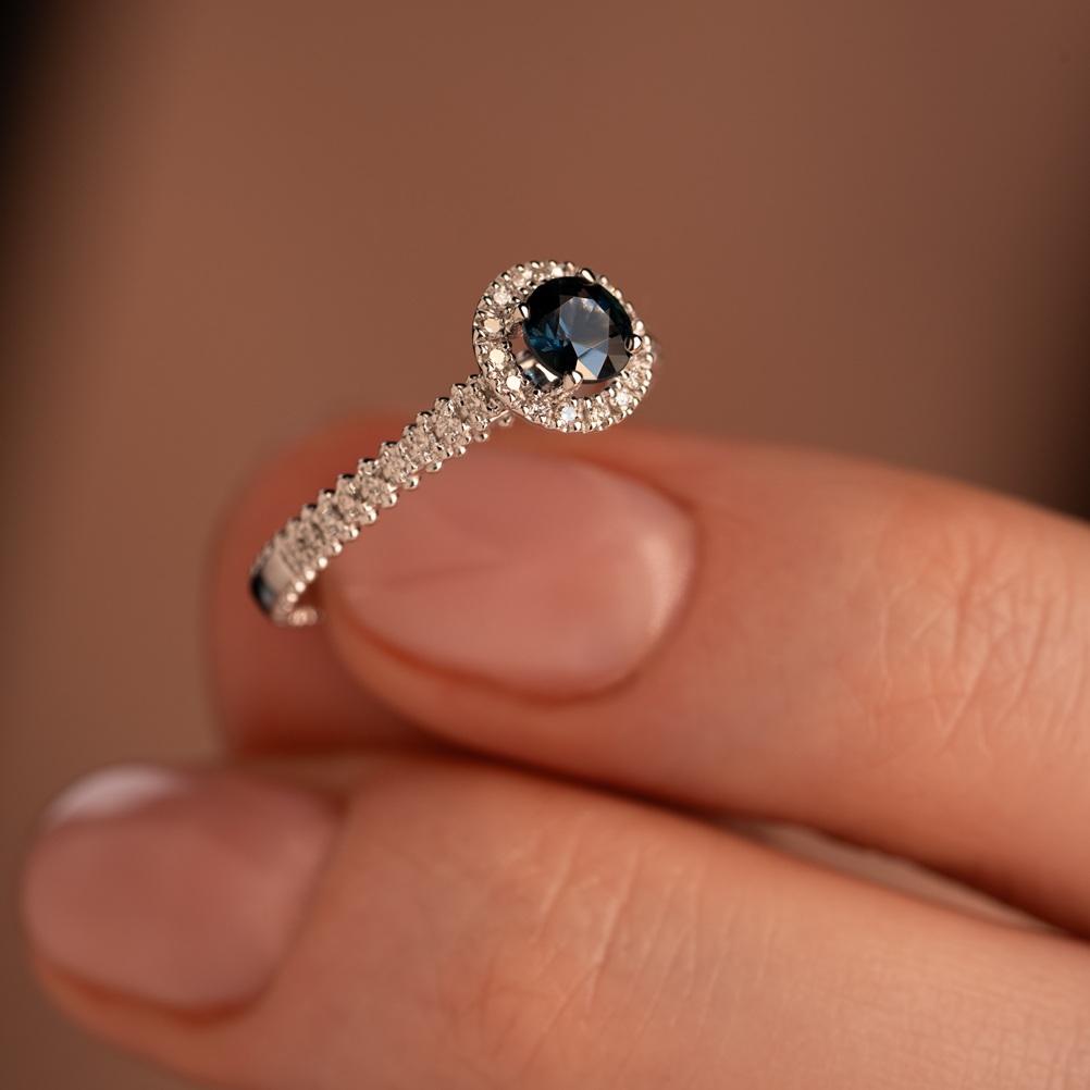 Кольцо из белого золота с сапфиром и бриллиантами 921269-2С