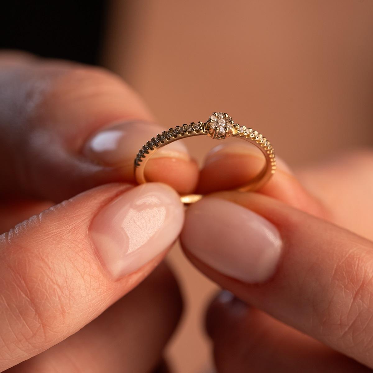 Кольцо из желтого золота с бриллиантами 931912Б