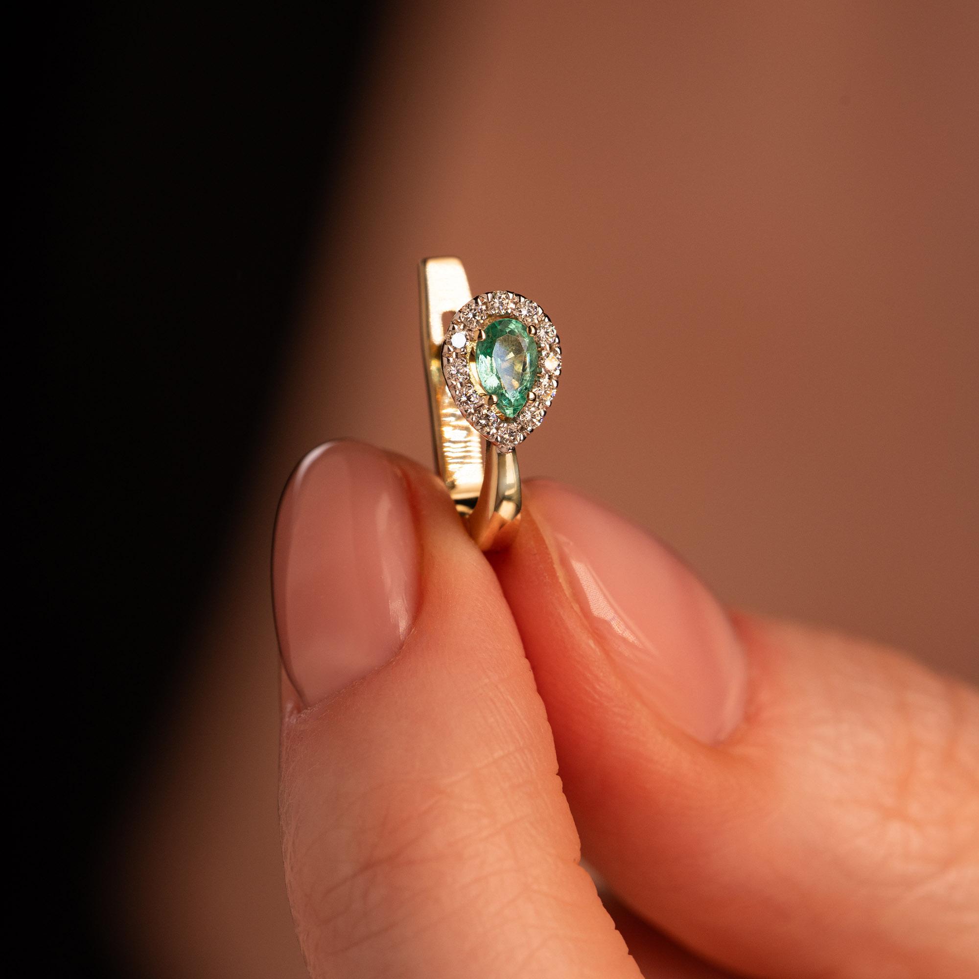 Серьги с изумрудами и бриллиантами 9321016И