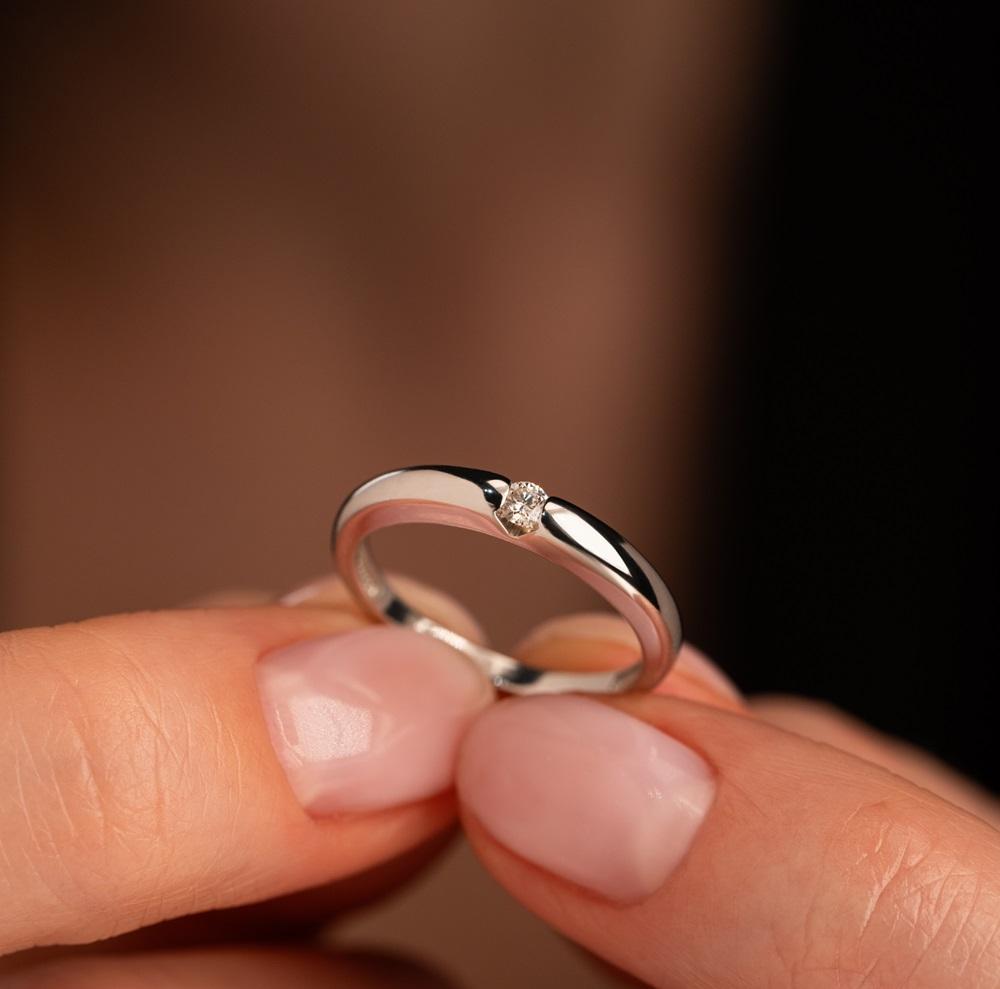 Кольцо из золота с бриллиантом 921280Б