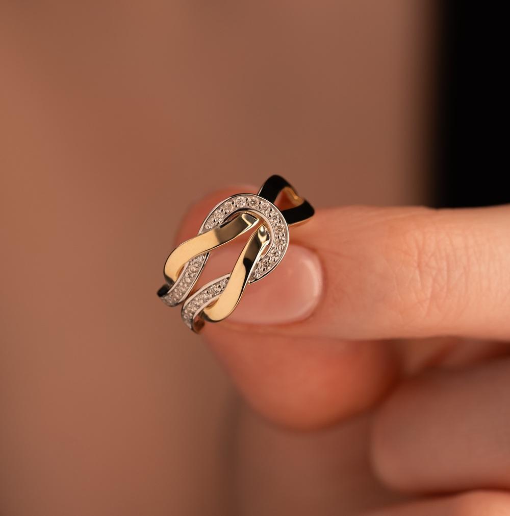 Дизайнерское кольцо из золота с бриллиантами 931968Б