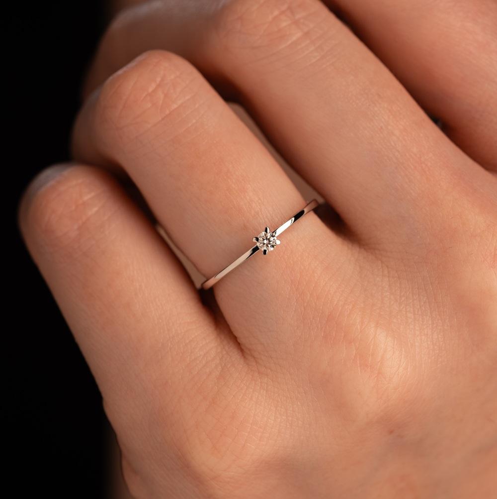 Кольцо из белого золота с бриллиантом 9211003Б