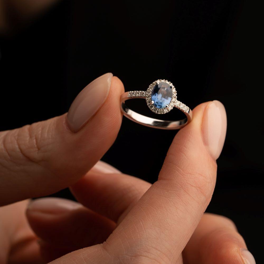 Помолвочное кольцо с сапфиром и бриллиантами 921806С