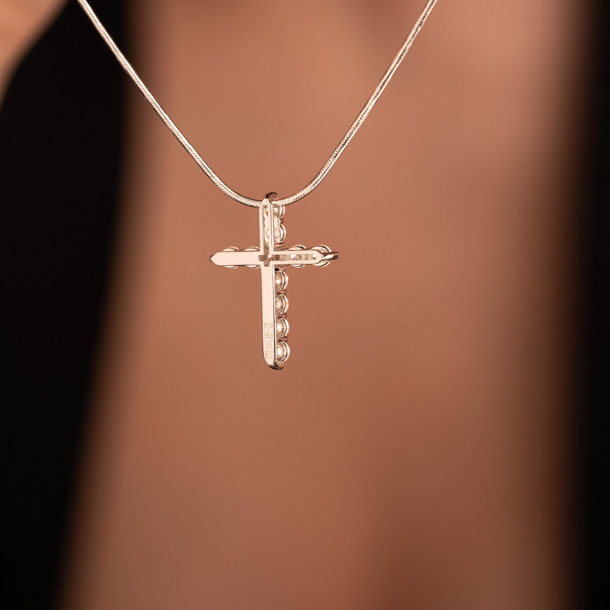 Подвеска-крест из белого золота с бриллиантами 9241022Б