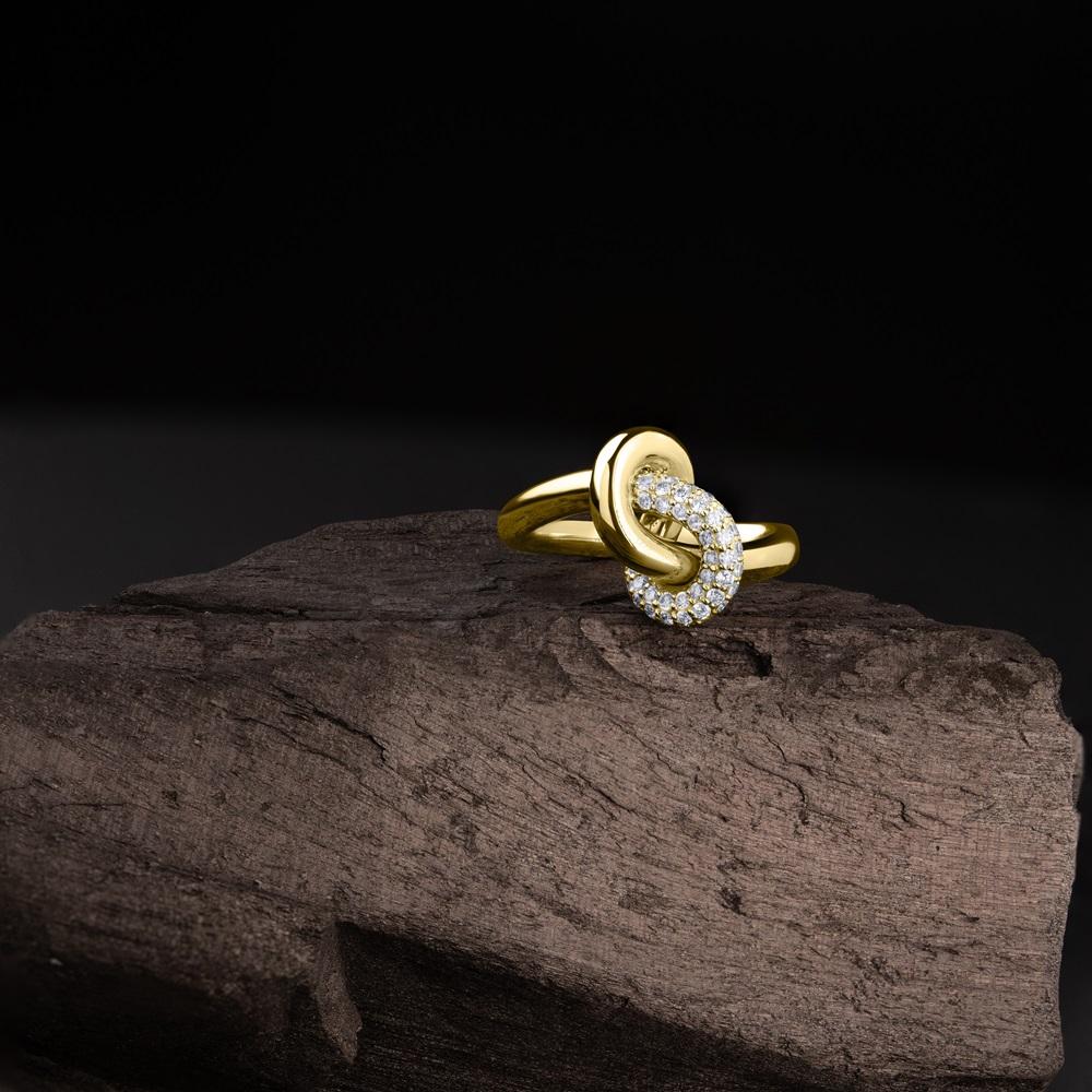 Витое кольцо из желтого золота с бриллиантами 931972Б