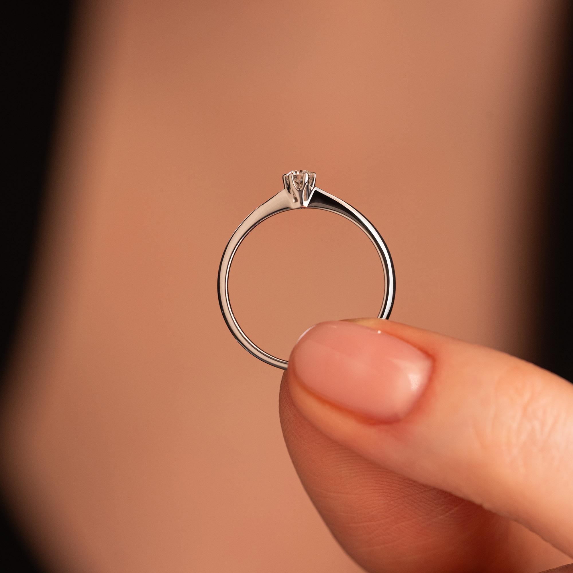 Кольцо из золота с бриллиантом 921088Б