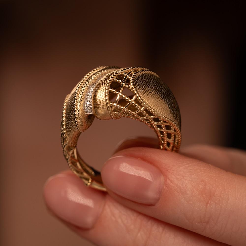 Кольцо из желтого золота с бриллиантами 931902Б