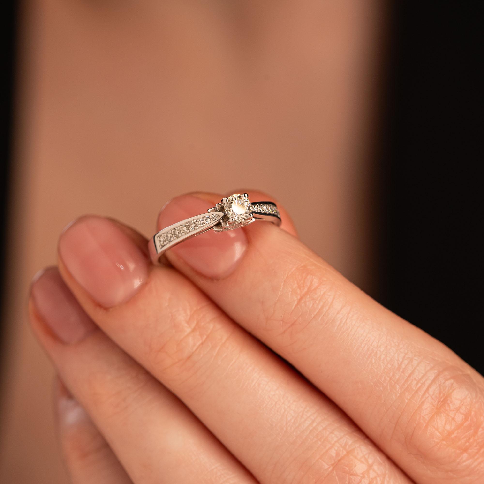 Кольцо из золота с бриллиантом 921291Б