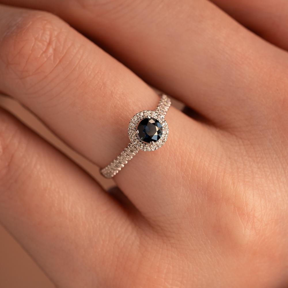 Кольцо из белого золота с сапфиром и бриллиантами 921269-2С