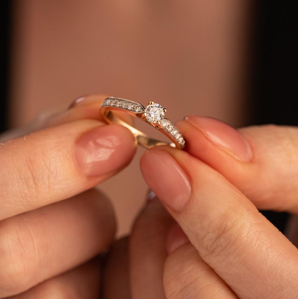 Кольцо из золота с бриллиантами 911265Б