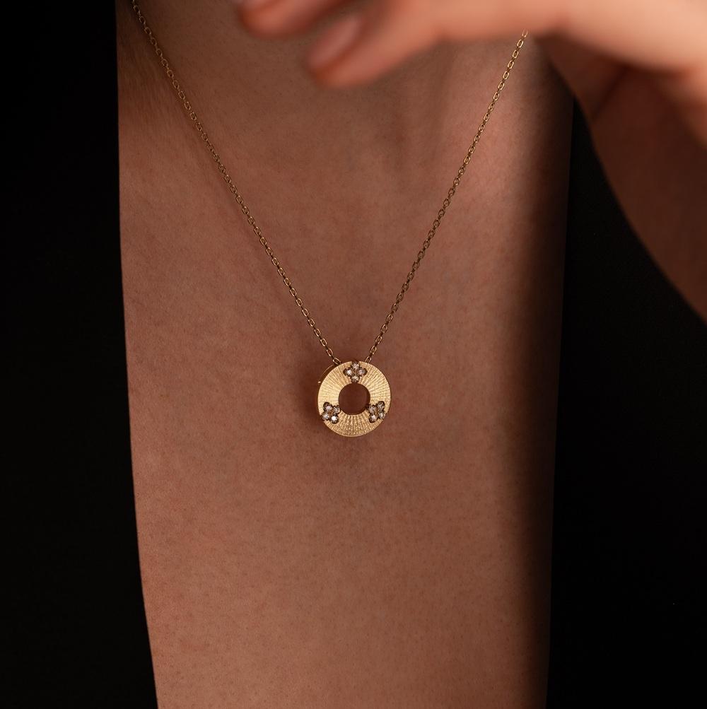 Подвеска из желтого золота с бриллиантами 934682Б