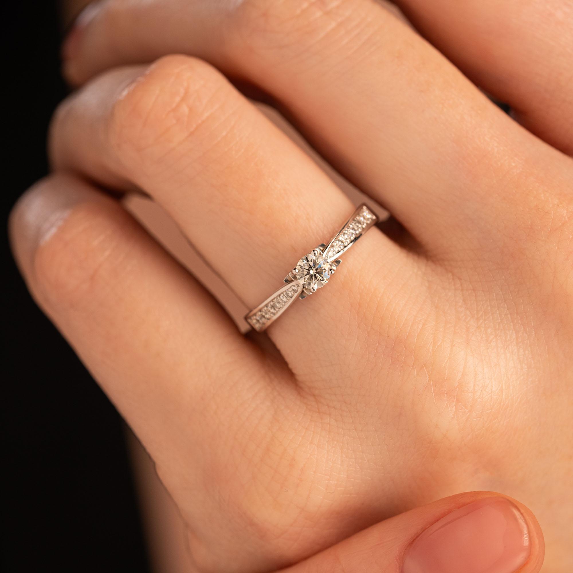 Кольцо из золота с бриллиантом 921291Б