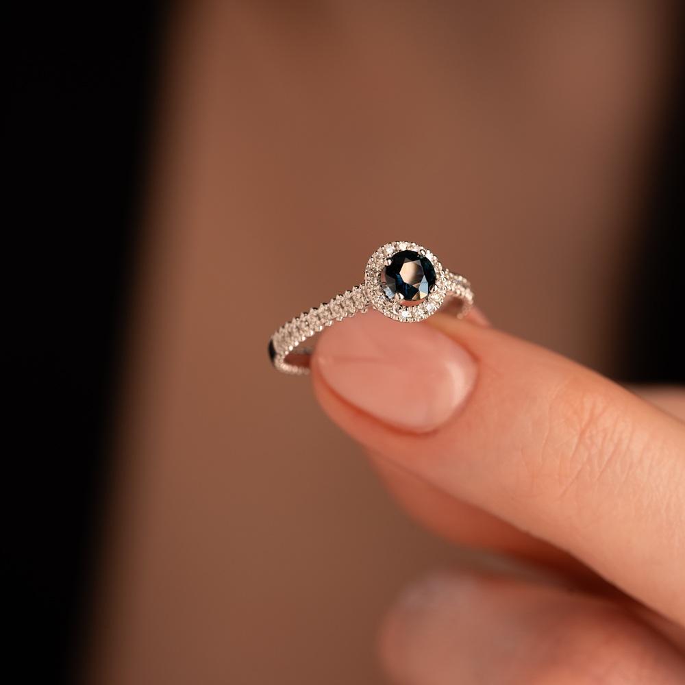 Кольцо из белого золота с сапфиром и бриллиантами 921269-2С