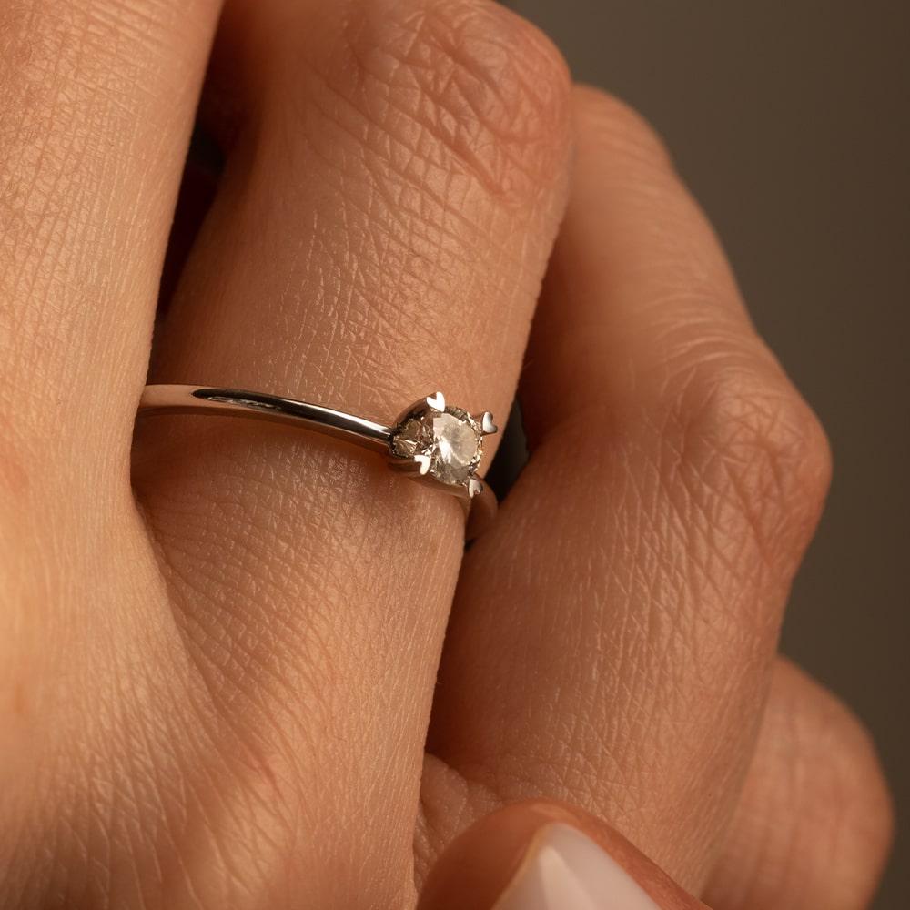 Кольцо из золота с бриллиантом 921122Б