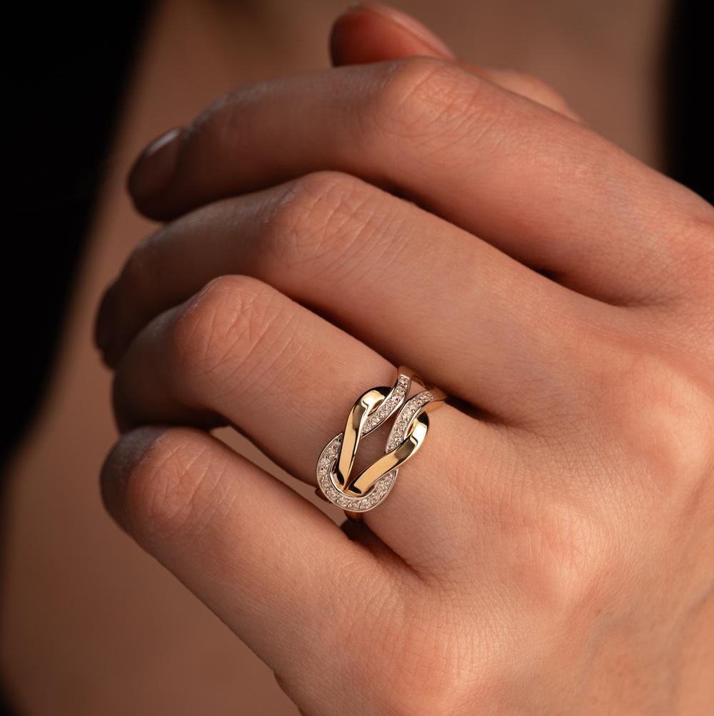 Дизайнерское кольцо из золота с бриллиантами 931968Б