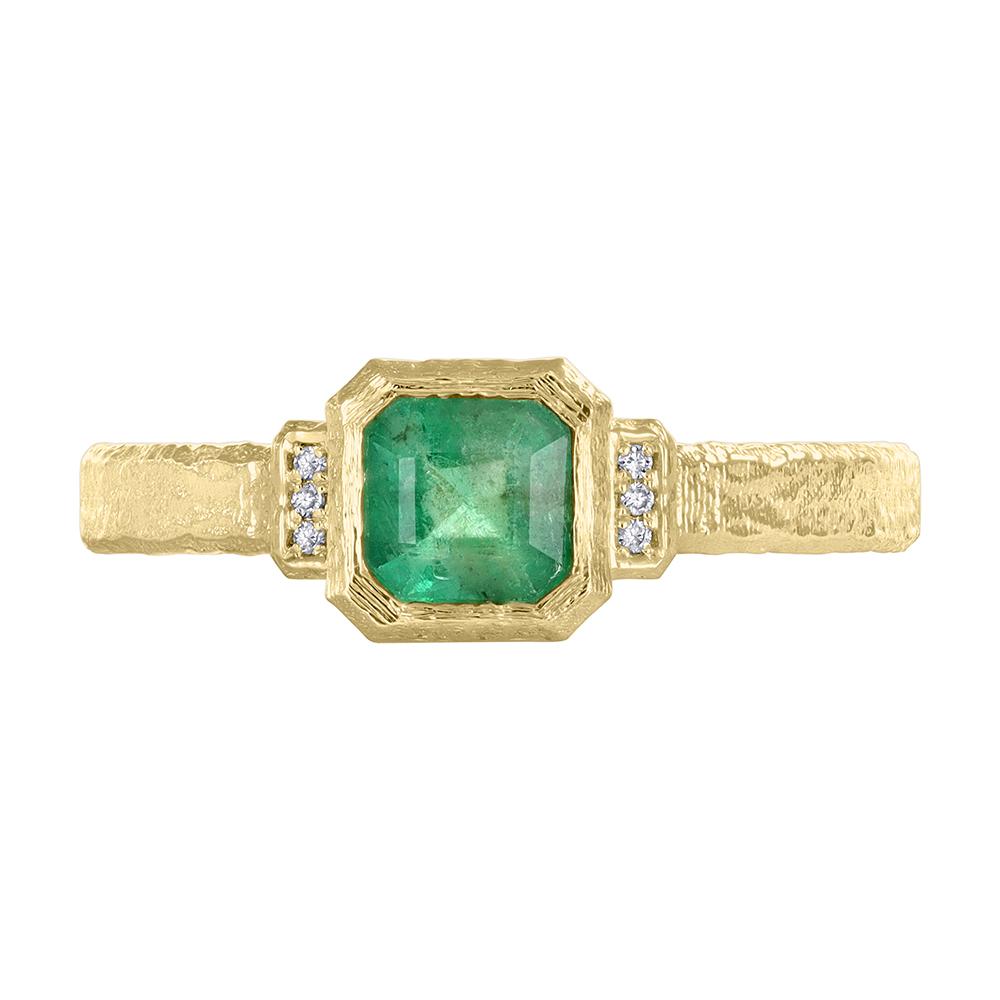 Кольцо из желтого золота с бриллиантами и изумрудом 9311080И