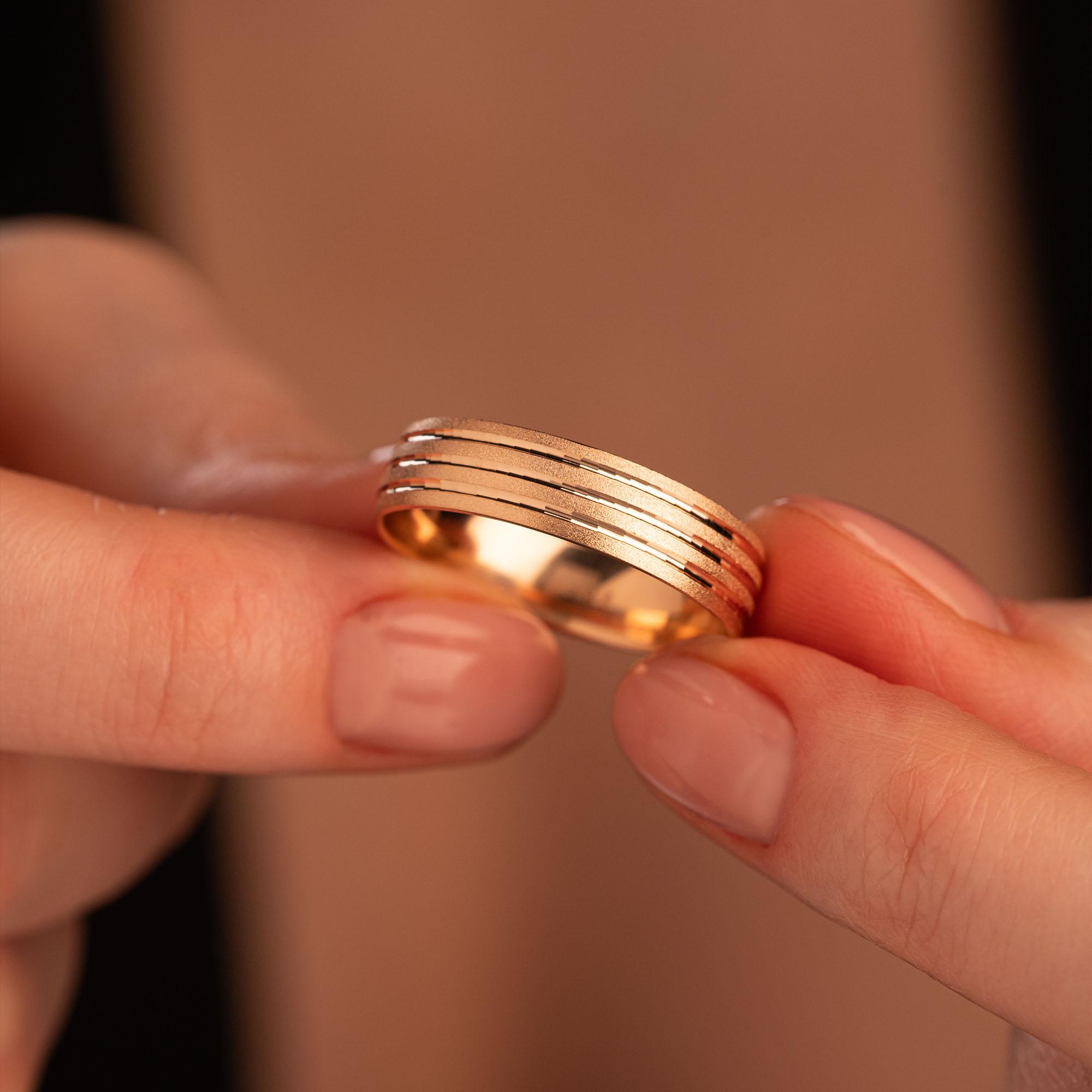 Обручальное кольцо из красного золота 200-000-852