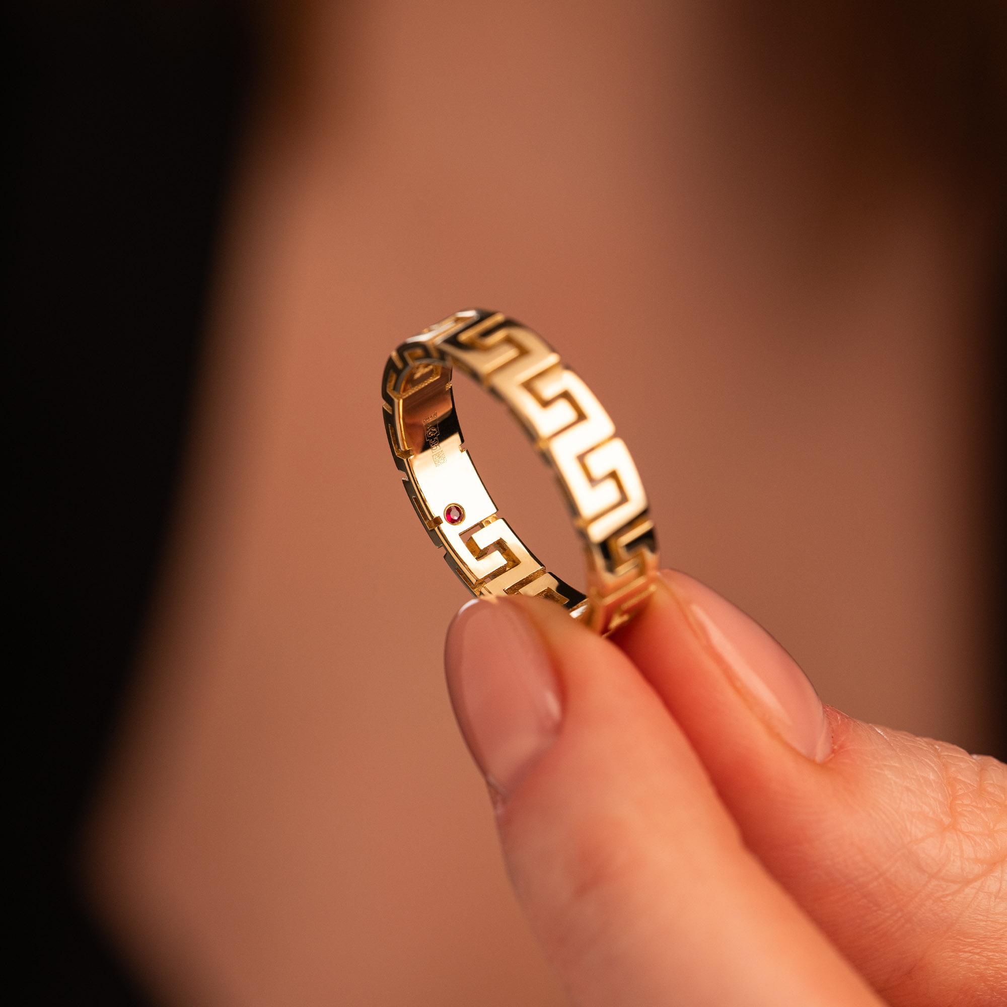 Обручальное кольцо из желтого золота с рубином 931980