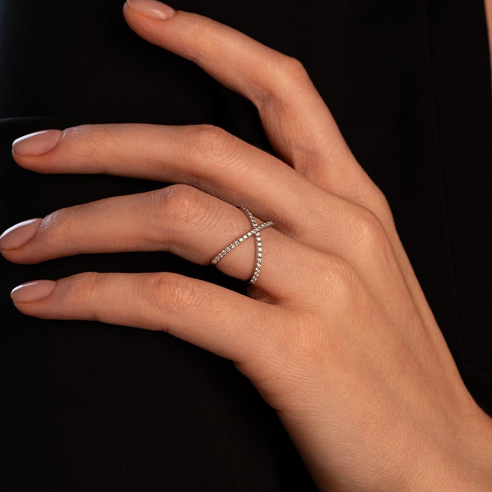 Кольцо из белого золота с бриллиантами 921897Б