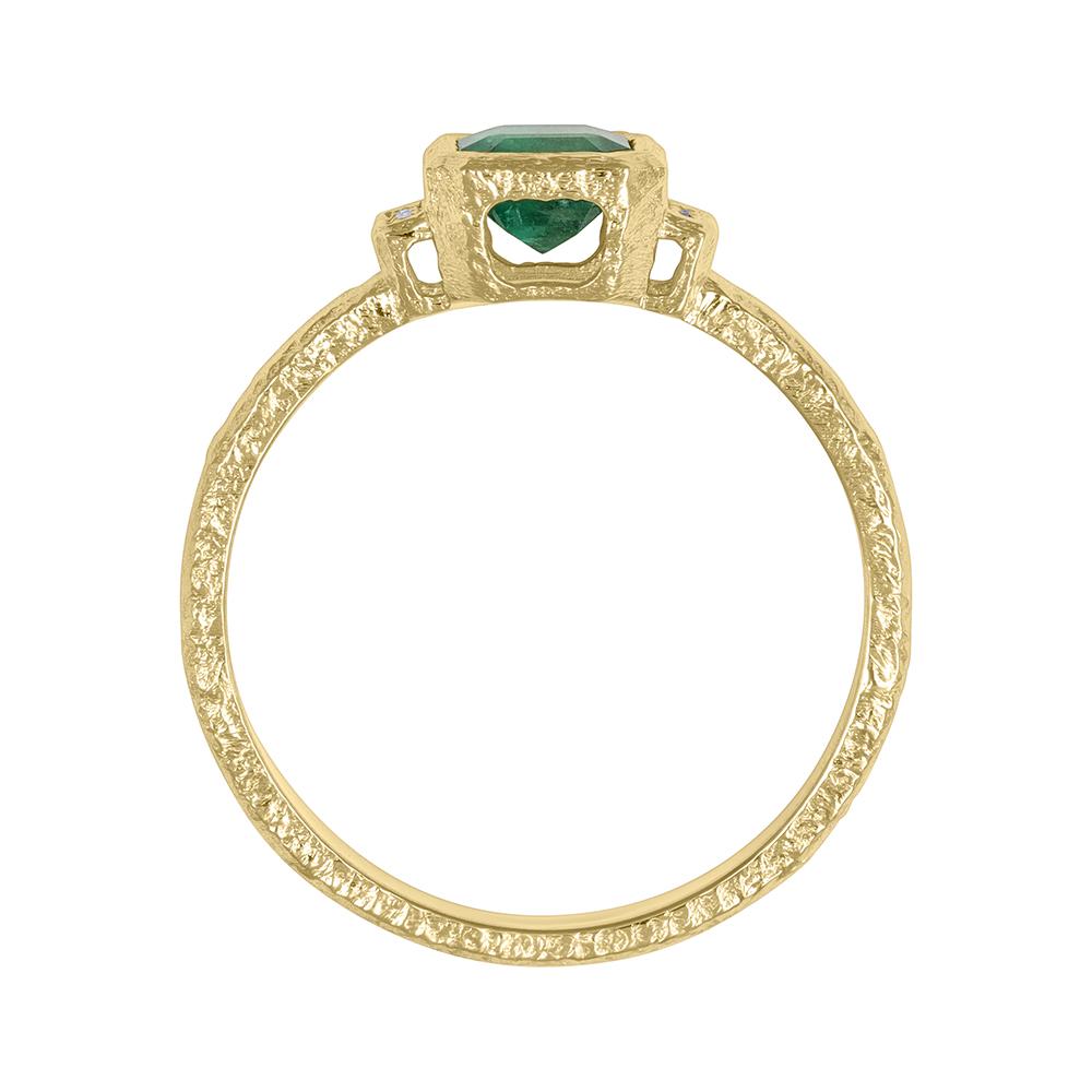 Кольцо из желтого золота с бриллиантами и изумрудом 9311080И