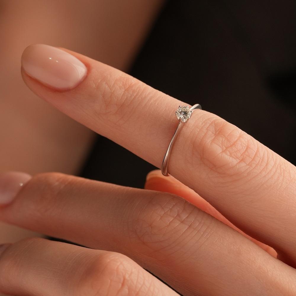 Кольцо из золота с бриллиантом 921088Б