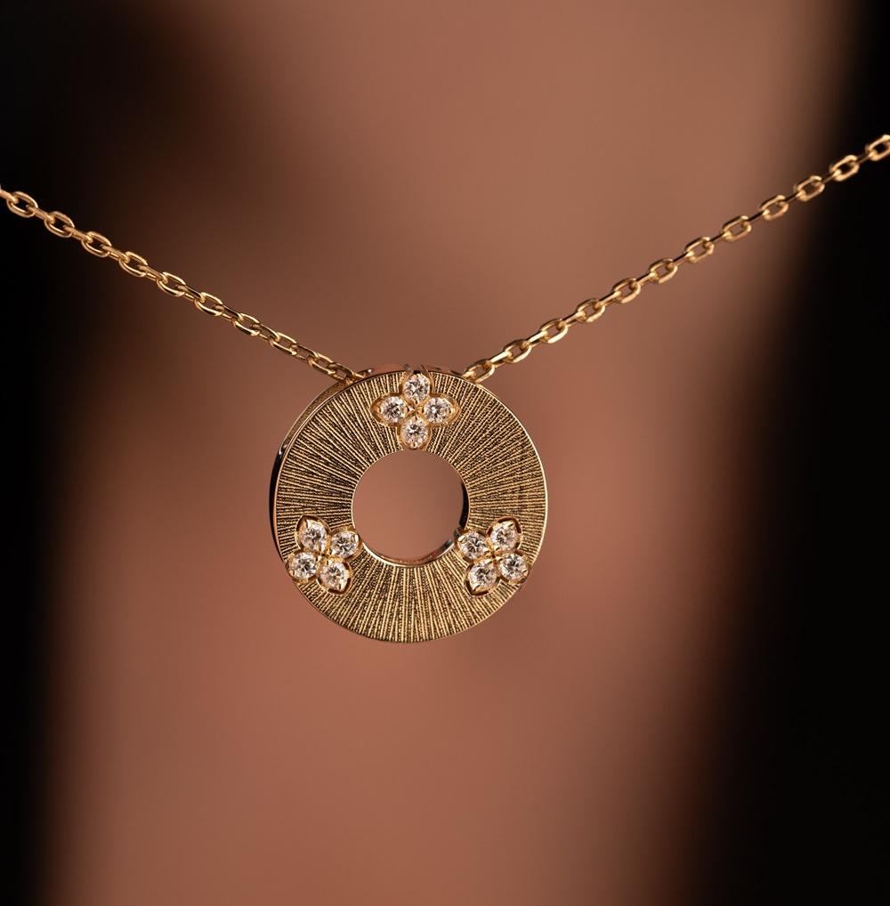 Подвеска из желтого золота с бриллиантами 934682Б