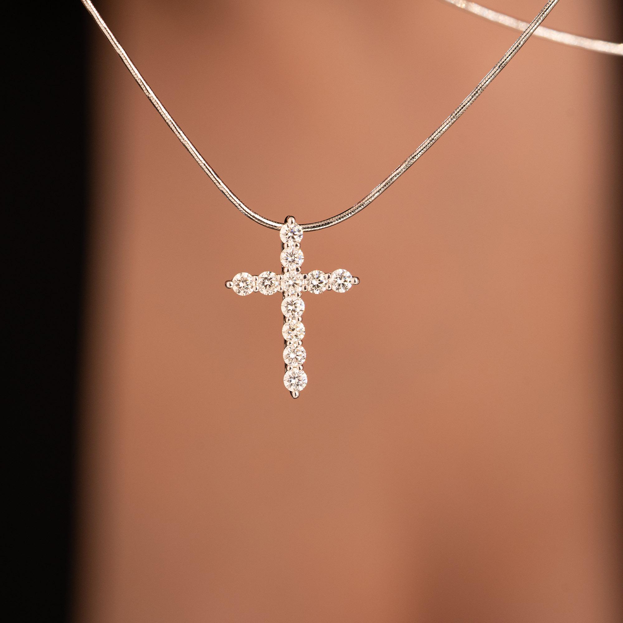 Подвеска-крест из белого золота с бриллиантами 9241022Б