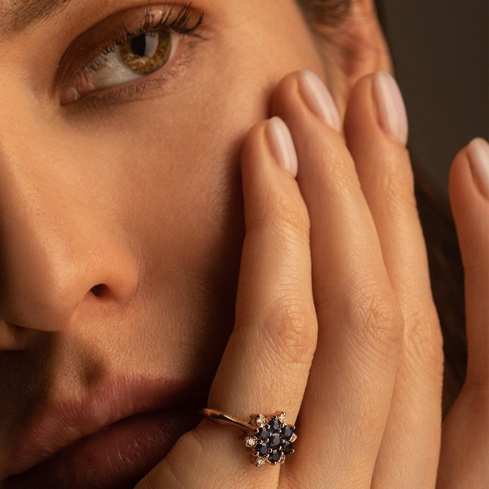 Кольцо из золота с сапфирами и бриллиантами 911004С