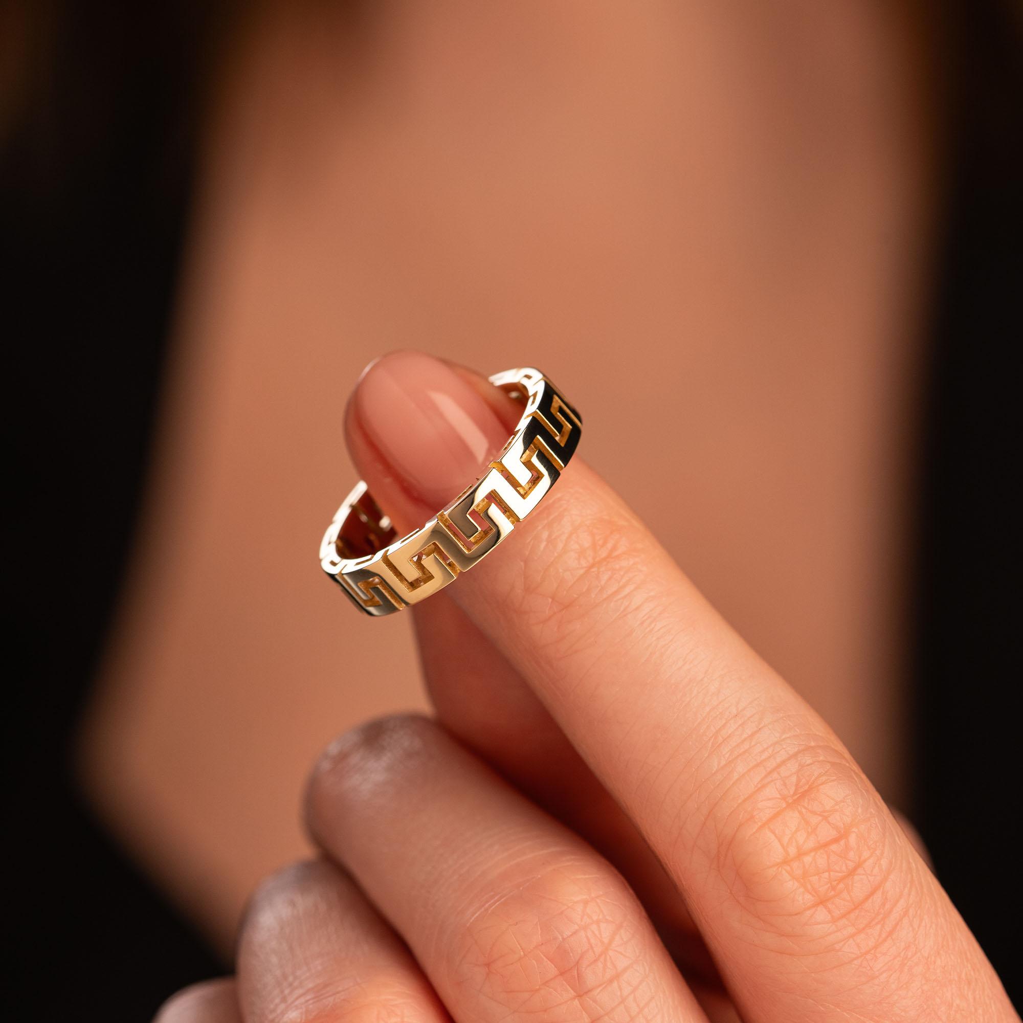 Обручальное кольцо из желтого золота с рубином 931980