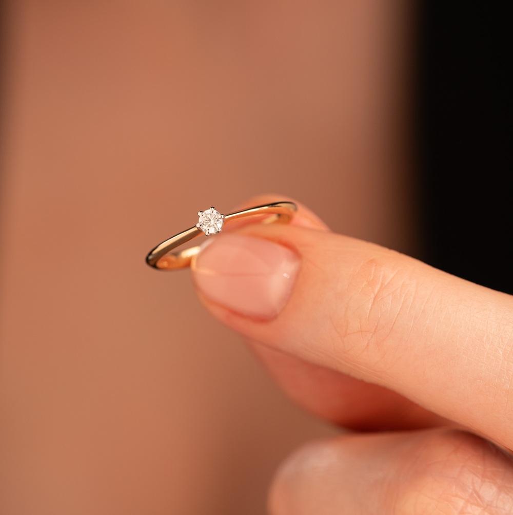 Кольцо из золота с бриллиантом 911088Б