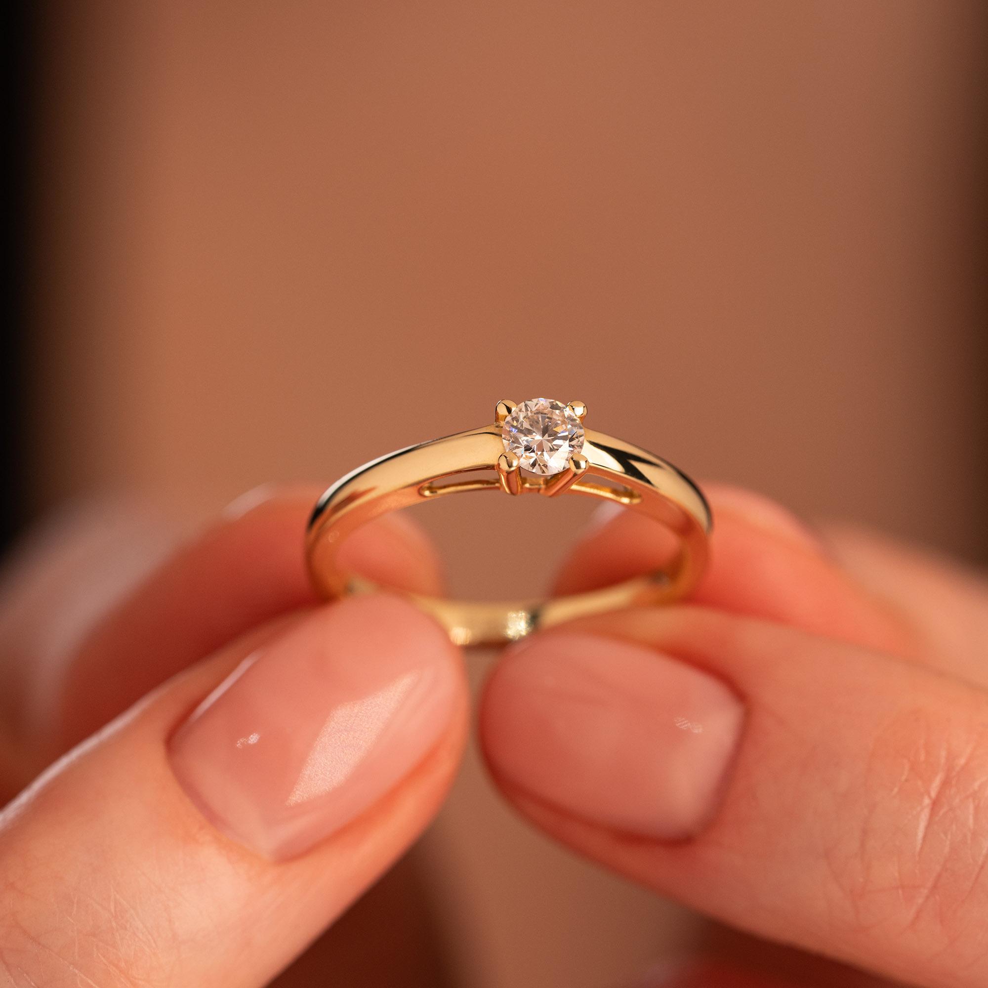 Кольцо из золота с бриллиантом 931214Б